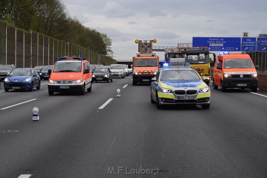 VU Auffahrunfall A 3 Rich Oberhausen kurz vor AS Koeln Dellbrueck P167.JPG - Miklos Laubert